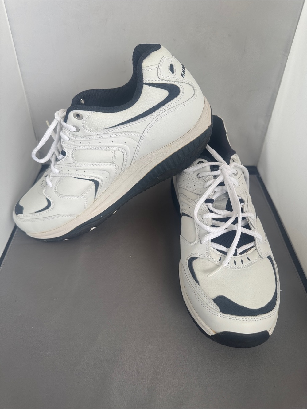 Skechers shape ups men’s size 11